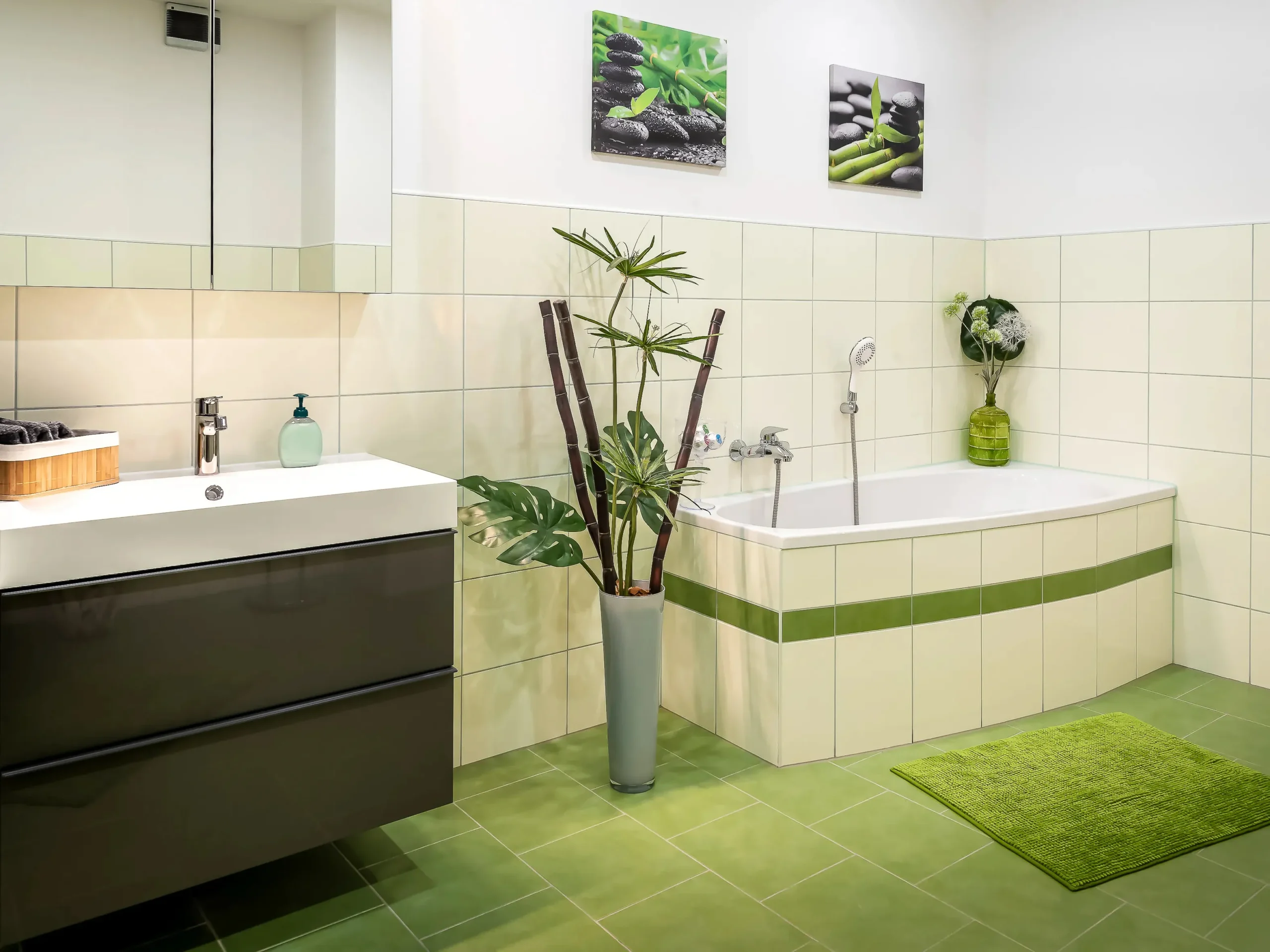 ferienwohnung-badezimmer-waschtisch-badewanne