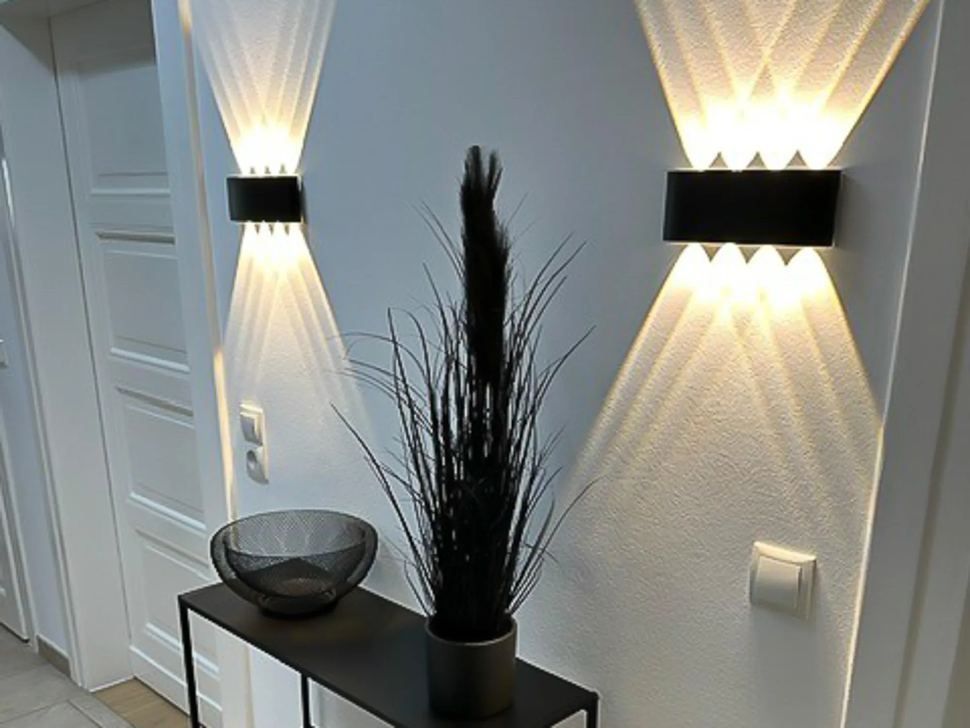 ferienwohnung-flur-wandlampen-konsole