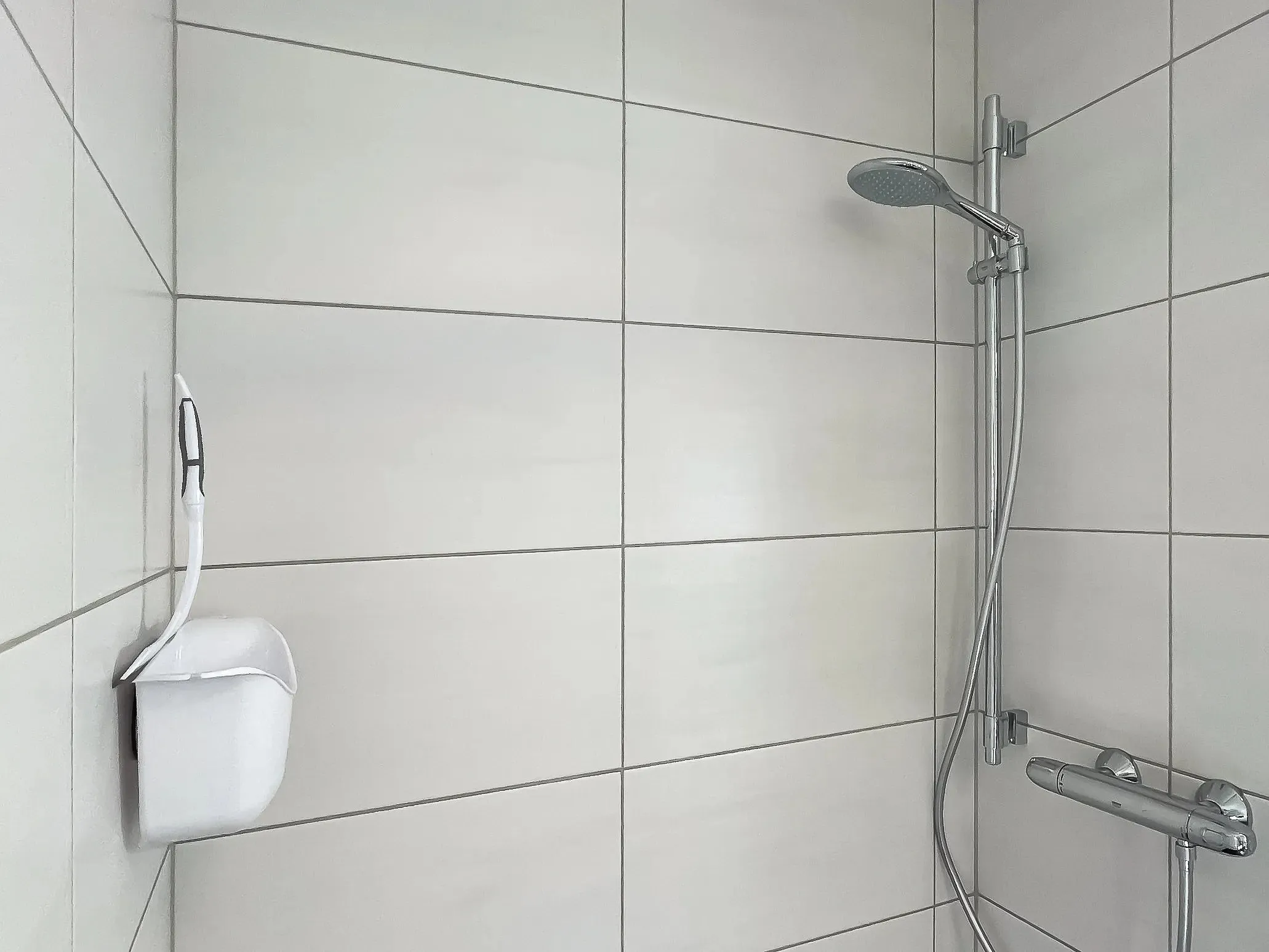ferienwohnung-halle-badezimmer-duscharmatur-detail