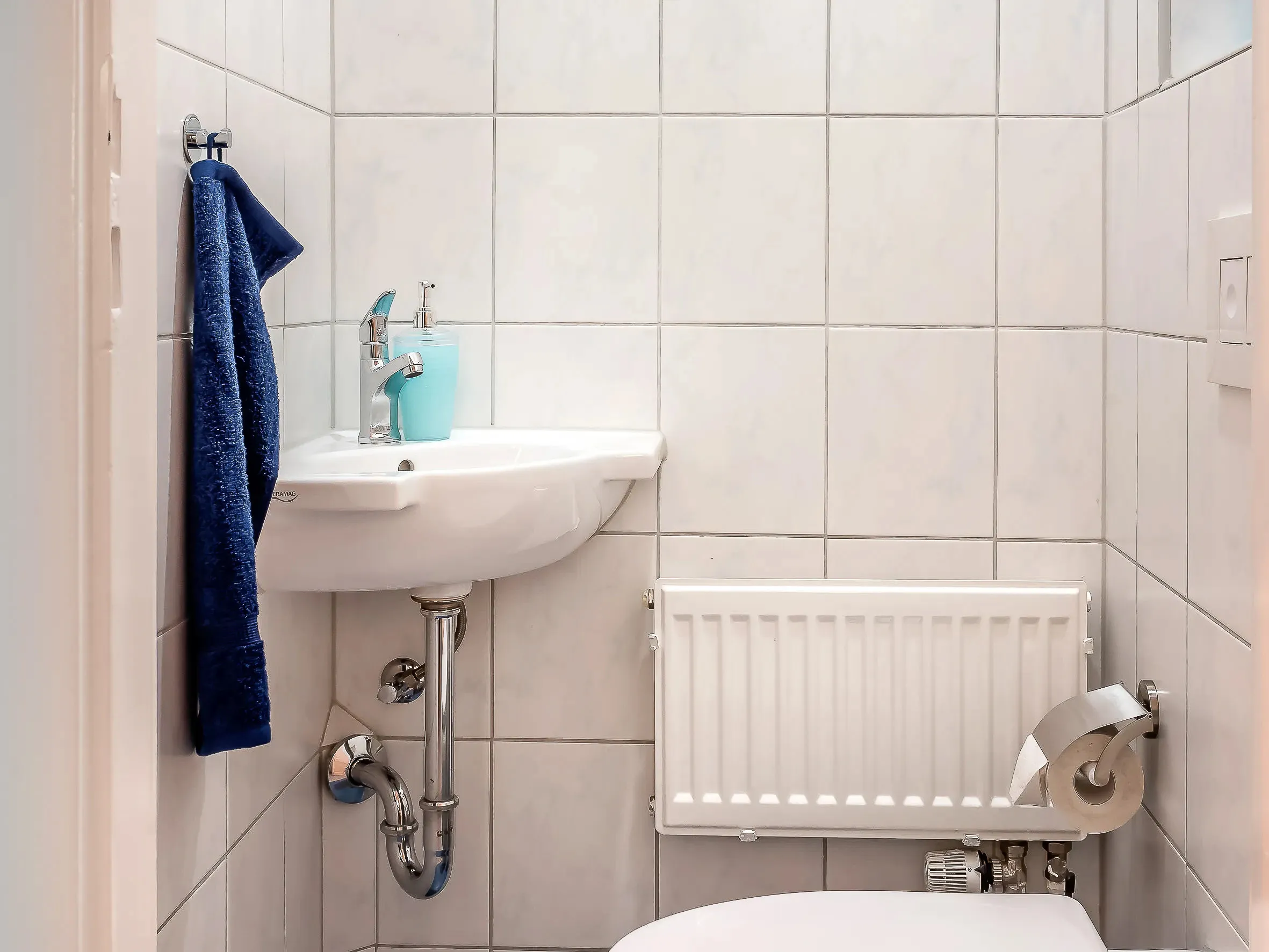 ferienwohnung-halle-badezimmer-waschbecken