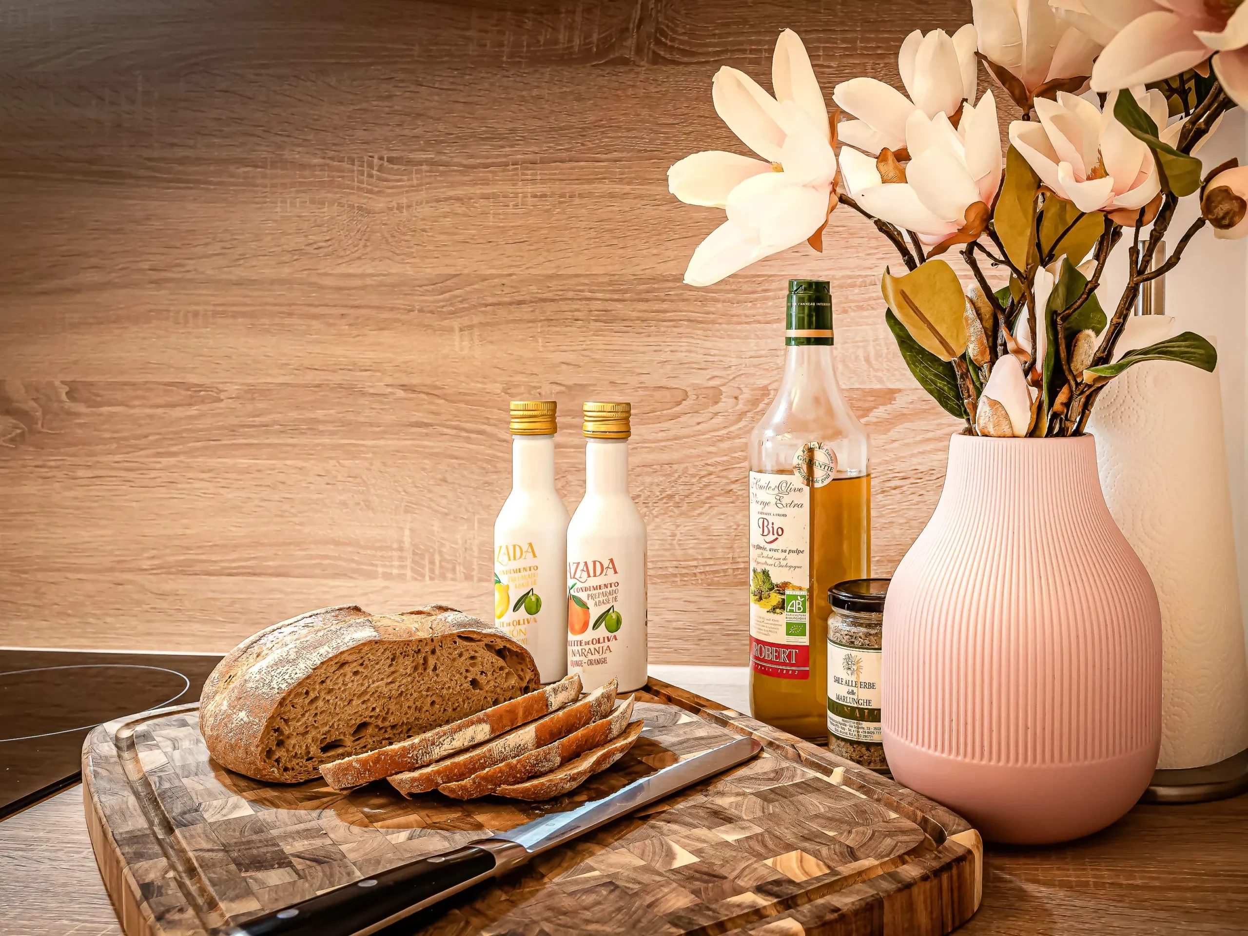 ferienwohnung-halle-kuechendetails-frisches-brot